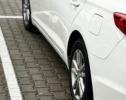 Белый Хендай Соларис, объемом двигателя 2 л и пробегом 387 тыс. км за 263 $, фото 7 на Automoto.ua