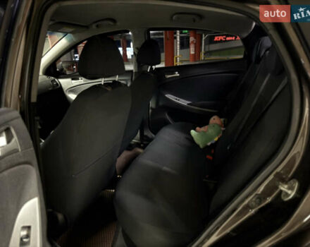 Коричневый Хендай Соларис, объемом двигателя 1.59 л и пробегом 230 тыс. км за 8200 $, фото 13 на Automoto.ua