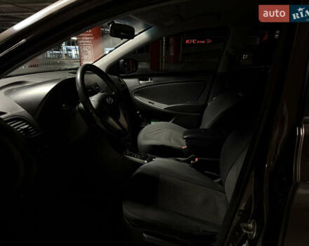 Коричневый Хендай Соларис, объемом двигателя 1.59 л и пробегом 230 тыс. км за 8200 $, фото 11 на Automoto.ua