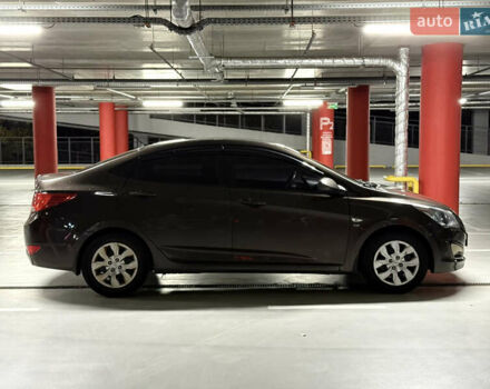 Коричневый Хендай Соларис, объемом двигателя 1.59 л и пробегом 230 тыс. км за 8200 $, фото 3 на Automoto.ua