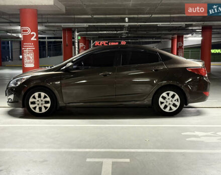 Коричневый Хендай Соларис, объемом двигателя 1.59 л и пробегом 230 тыс. км за 8200 $, фото 4 на Automoto.ua