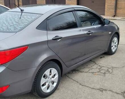 Серый Хендай Соларис, объемом двигателя 1.4 л и пробегом 67 тыс. км за 9500 $, фото 1 на Automoto.ua