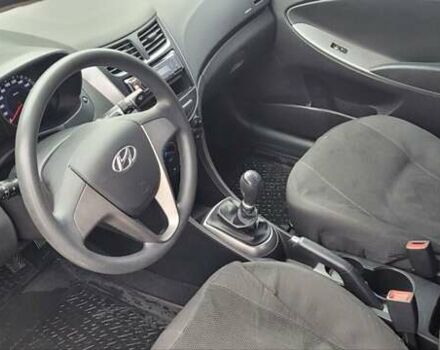 Серый Хендай Соларис, объемом двигателя 1.4 л и пробегом 67 тыс. км за 9500 $, фото 6 на Automoto.ua