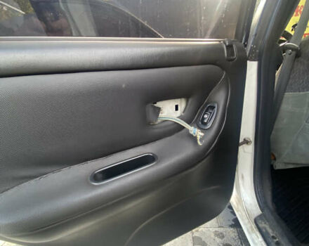 Белый Хендай Соната, объемом двигателя 2 л и пробегом 330 тыс. км за 1700 $, фото 11 на Automoto.ua