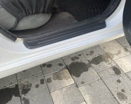 Белый Хендай Соната, объемом двигателя 2 л и пробегом 330 тыс. км за 1700 $, фото 12 на Automoto.ua