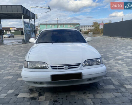 Белый Хендай Соната, объемом двигателя 2 л и пробегом 330 тыс. км за 1700 $, фото 3 на Automoto.ua