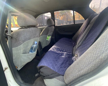 Белый Хендай Соната, объемом двигателя 2 л и пробегом 330 тыс. км за 1700 $, фото 10 на Automoto.ua