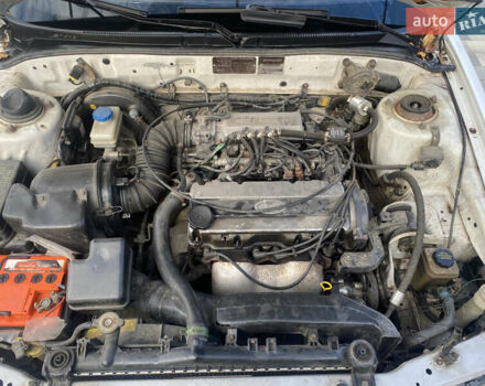 Белый Хендай Соната, объемом двигателя 2 л и пробегом 330 тыс. км за 1700 $, фото 6 на Automoto.ua