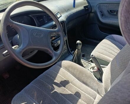 Белый Хендай Соната, объемом двигателя 2 л и пробегом 238 тыс. км за 650 $, фото 6 на Automoto.ua