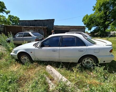 Белый Хендай Соната, объемом двигателя 2 л и пробегом 238 тыс. км за 650 $, фото 2 на Automoto.ua