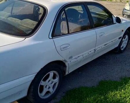 Белый Хендай Соната, объемом двигателя 1.8 л и пробегом 250 тыс. км за 2200 $, фото 5 на Automoto.ua