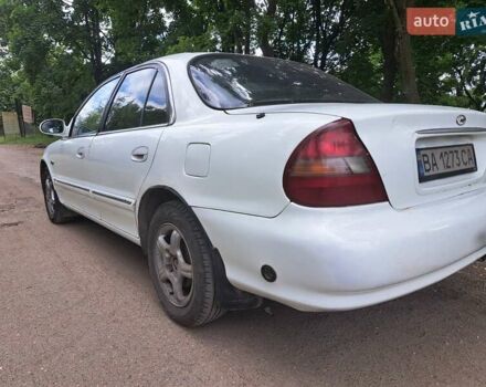 Белый Хендай Соната, объемом двигателя 2 л и пробегом 300 тыс. км за 1700 $, фото 5 на Automoto.ua