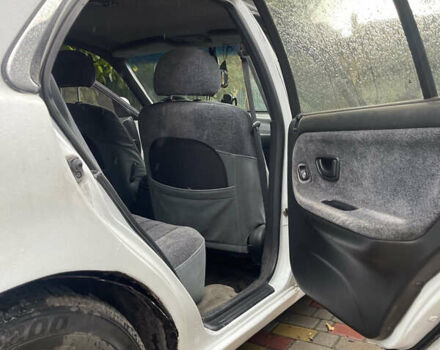 Хендай Соната 1997 у Хмельницькому на Automoto.ua Білий Хендай Соната, об'ємом двигуна 2 л та пробігом 259 тис. км за 1400 $, фото 8 на Automoto.ua