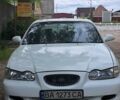 Белый Хендай Соната, объемом двигателя 2 л и пробегом 300 тыс. км за 1700 $, фото 1 на Automoto.ua