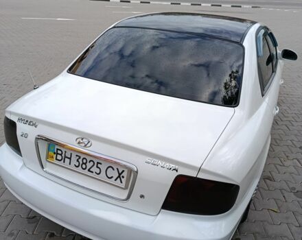 Белый Хендай Соната, объемом двигателя 2 л и пробегом 270 тыс. км за 2799 $, фото 3 на Automoto.ua