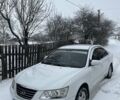 Белый Хендай Соната, объемом двигателя 2 л и пробегом 200 тыс. км за 5800 $, фото 1 на Automoto.ua