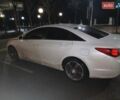 Белый Хендай Соната, объемом двигателя 2 л и пробегом 305 тыс. км за 6300 $, фото 3 на Automoto.ua