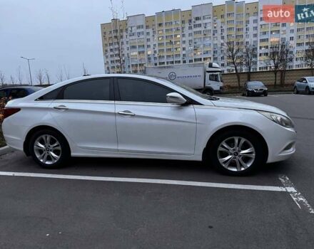 Белый Хендай Соната, объемом двигателя 2.4 л и пробегом 224 тыс. км за 9900 $, фото 2 на Automoto.ua