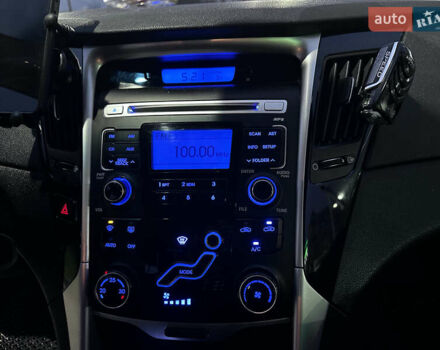 Белый Хендай Соната, объемом двигателя 2.36 л и пробегом 349 тыс. км за 7400 $, фото 11 на Automoto.ua