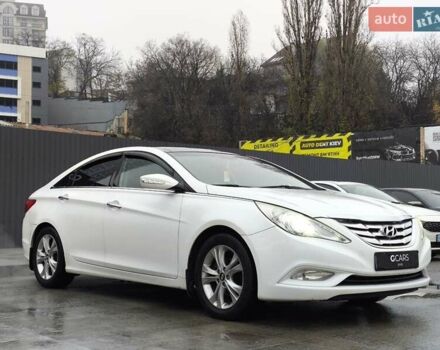 Белый Хендай Соната, объемом двигателя 2.4 л и пробегом 163 тыс. км за 9999 $, фото 2 на Automoto.ua