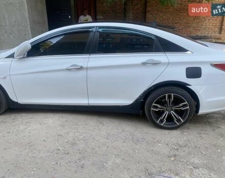 Белый Хендай Соната, объемом двигателя 2 л и пробегом 361 тыс. км за 6500 $, фото 2 на Automoto.ua