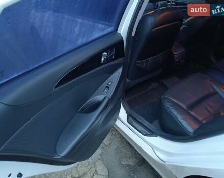Білий Хендай Соната, об'ємом двигуна 2.36 л та пробігом 218 тис. км за 6700 $, фото 8 на Automoto.ua