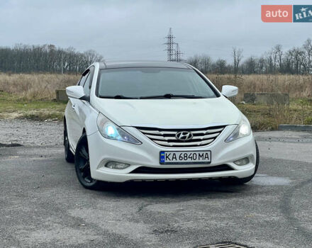 Білий Хендай Соната, об'ємом двигуна 2.4 л та пробігом 275 тис. км за 7600 $, фото 2 на Automoto.ua