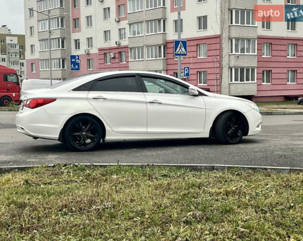 Білий Хендай Соната, об'ємом двигуна 2.4 л та пробігом 275 тис. км за 7600 $, фото 6 на Automoto.ua
