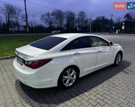 Белый Хендай Соната, объемом двигателя 2.36 л и пробегом 349 тыс. км за 7400 $, фото 17 на Automoto.ua