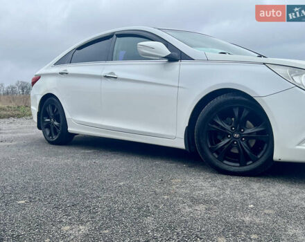 Білий Хендай Соната, об'ємом двигуна 2.4 л та пробігом 275 тис. км за 7600 $, фото 5 на Automoto.ua