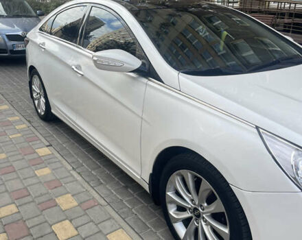 Білий Хендай Соната, об'ємом двигуна 2.36 л та пробігом 210 тис. км за 9300 $, фото 2 на Automoto.ua