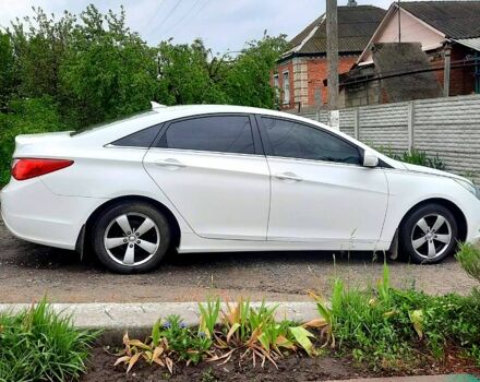 Белый Хендай Соната, объемом двигателя 2.4 л и пробегом 160 тыс. км за 8000 $, фото 4 на Automoto.ua