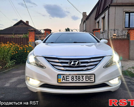 Білий Хендай Соната, об'ємом двигуна 2 л та пробігом 152 тис. км за 9300 $, фото 1 на Automoto.ua