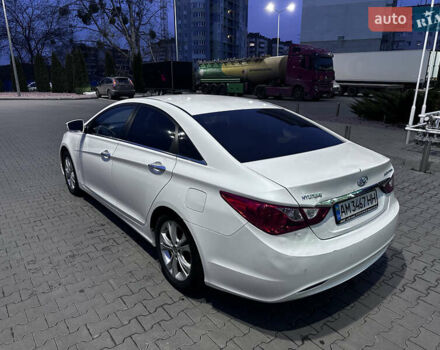 Белый Хендай Соната, объемом двигателя 2.36 л и пробегом 349 тыс. км за 7400 $, фото 16 на Automoto.ua