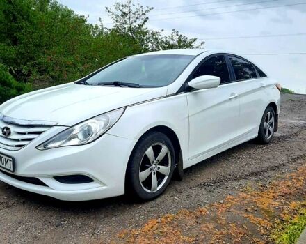 Белый Хендай Соната, объемом двигателя 2.4 л и пробегом 160 тыс. км за 8000 $, фото 2 на Automoto.ua