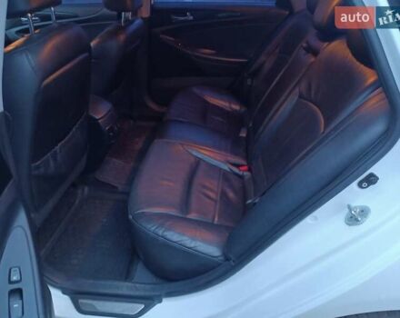 Білий Хендай Соната, об'ємом двигуна 2.36 л та пробігом 218 тис. км за 6700 $, фото 9 на Automoto.ua