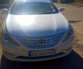 Белый Хендай Соната, объемом двигателя 2 л и пробегом 280 тыс. км за 8000 $, фото 1 на Automoto.ua