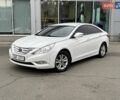 Белый Хендай Соната, объемом двигателя 2 л и пробегом 225 тыс. км за 8200 $, фото 2 на Automoto.ua