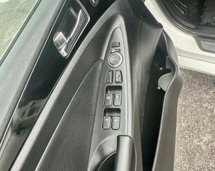 Білий Хендай Соната, об'ємом двигуна 2.4 л та пробігом 275 тис. км за 7600 $, фото 12 на Automoto.ua