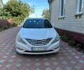Белый Хендай Соната, объемом двигателя 2.36 л и пробегом 170 тыс. км за 8800 $, фото 1 на Automoto.ua