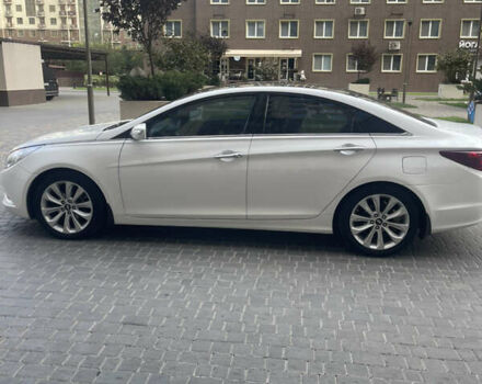 Білий Хендай Соната, об'ємом двигуна 2.36 л та пробігом 210 тис. км за 9300 $, фото 5 на Automoto.ua