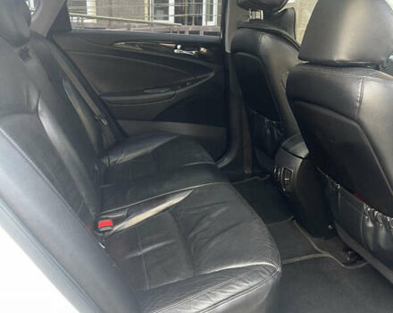 Білий Хендай Соната, об'ємом двигуна 2.36 л та пробігом 210 тис. км за 9300 $, фото 14 на Automoto.ua