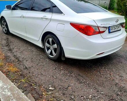 Белый Хендай Соната, объемом двигателя 2.4 л и пробегом 160 тыс. км за 8000 $, фото 1 на Automoto.ua