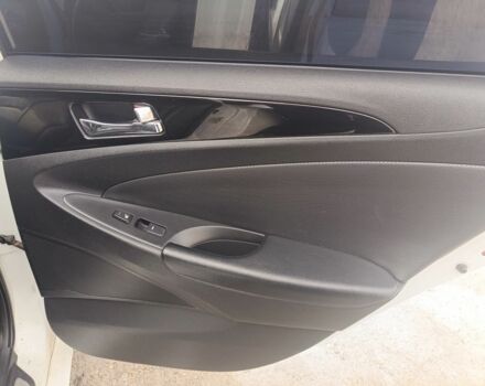 Білий Хендай Соната, об'ємом двигуна 2.36 л та пробігом 205 тис. км за 8800 $, фото 7 на Automoto.ua