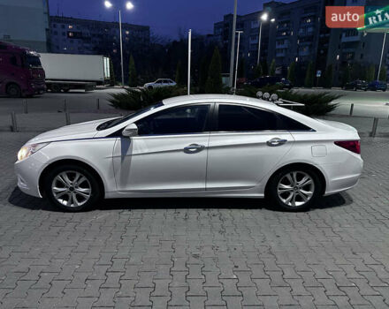 Белый Хендай Соната, объемом двигателя 2.36 л и пробегом 349 тыс. км за 7400 $, фото 3 на Automoto.ua