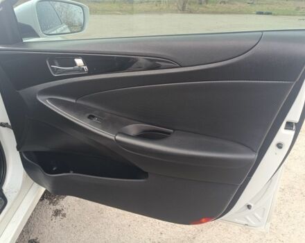 Білий Хендай Соната, об'ємом двигуна 2.36 л та пробігом 205 тис. км за 8800 $, фото 6 на Automoto.ua