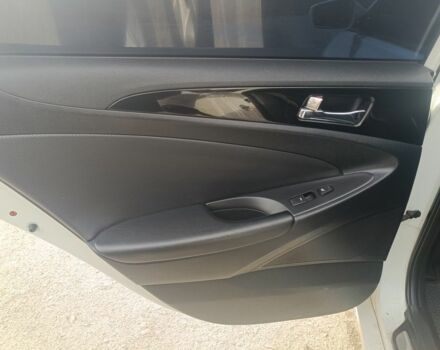 Білий Хендай Соната, об'ємом двигуна 2.36 л та пробігом 205 тис. км за 8800 $, фото 8 на Automoto.ua