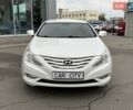 Белый Хендай Соната, объемом двигателя 2 л и пробегом 225 тыс. км за 8200 $, фото 1 на Automoto.ua
