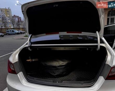 Белый Хендай Соната, объемом двигателя 2.4 л и пробегом 224 тыс. км за 9900 $, фото 10 на Automoto.ua