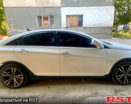Белый Хендай Соната, объемом двигателя 2 л и пробегом 361 тыс. км за 6500 $, фото 1 на Automoto.ua